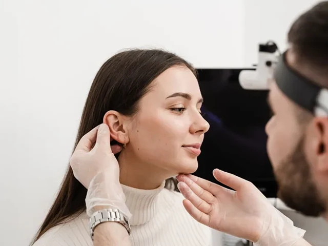 Ce este operația pentru urechi proeminente (Otoplastia)?